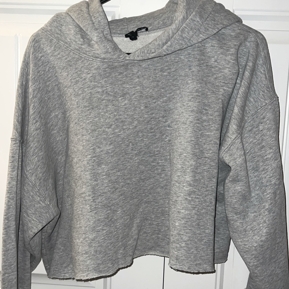 Cropped grey sweatshirt